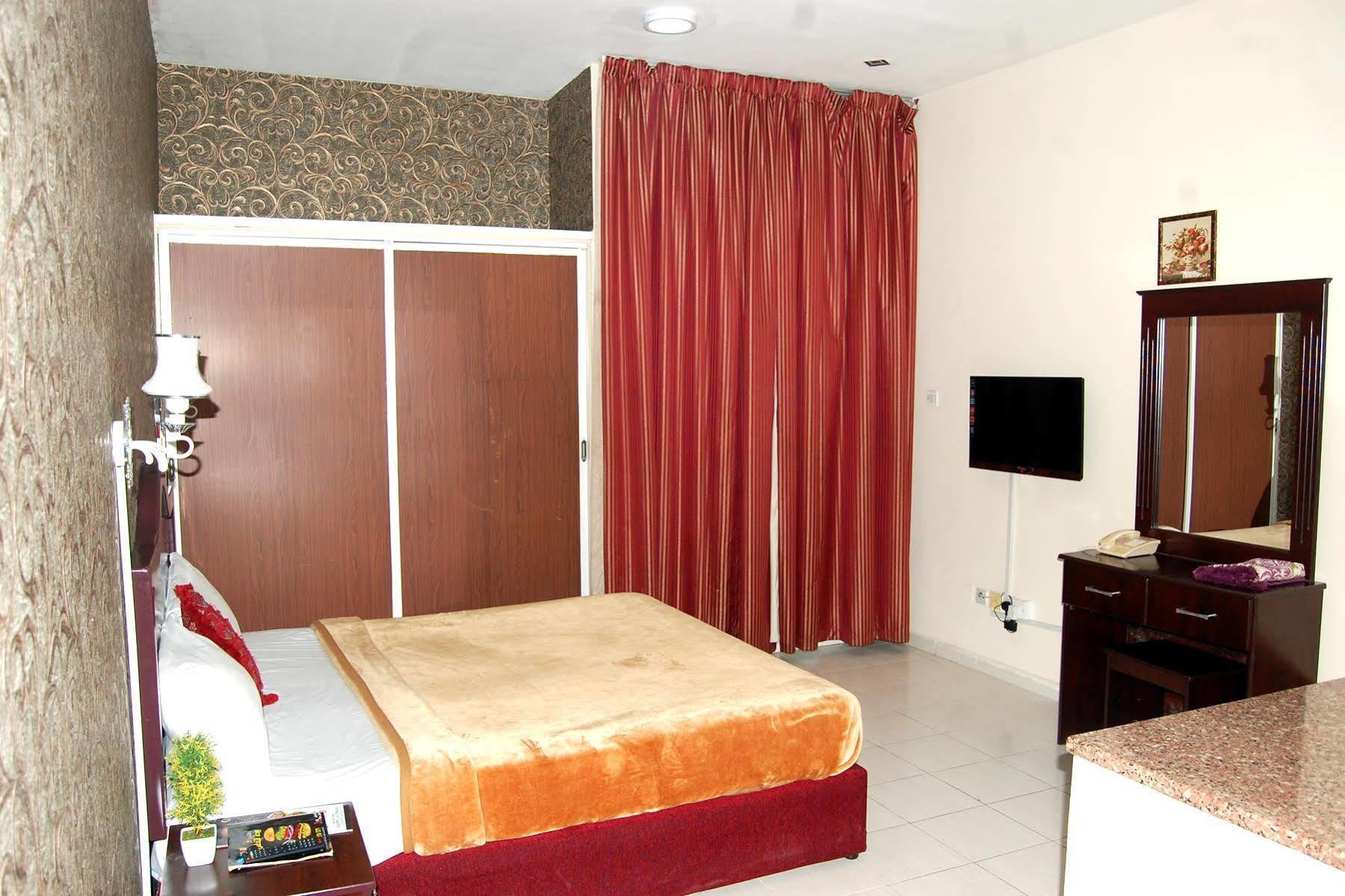 Al Ferdous Hotel Apartment Шарджа Экстерьер фото